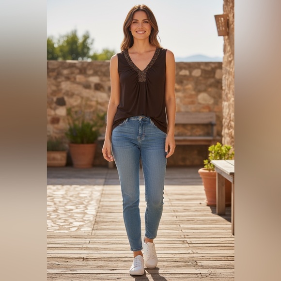 Caché -like new- embellished sleeveless top. Size L - Picture 1 of 6